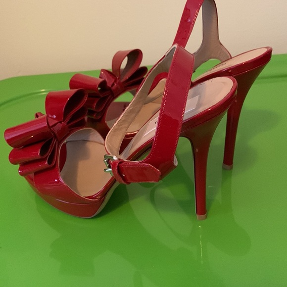 BRAND NEW Women’s Valentino Garavani Red Size 7 High Heels Box and Dust Bag - Picture 4 of 13